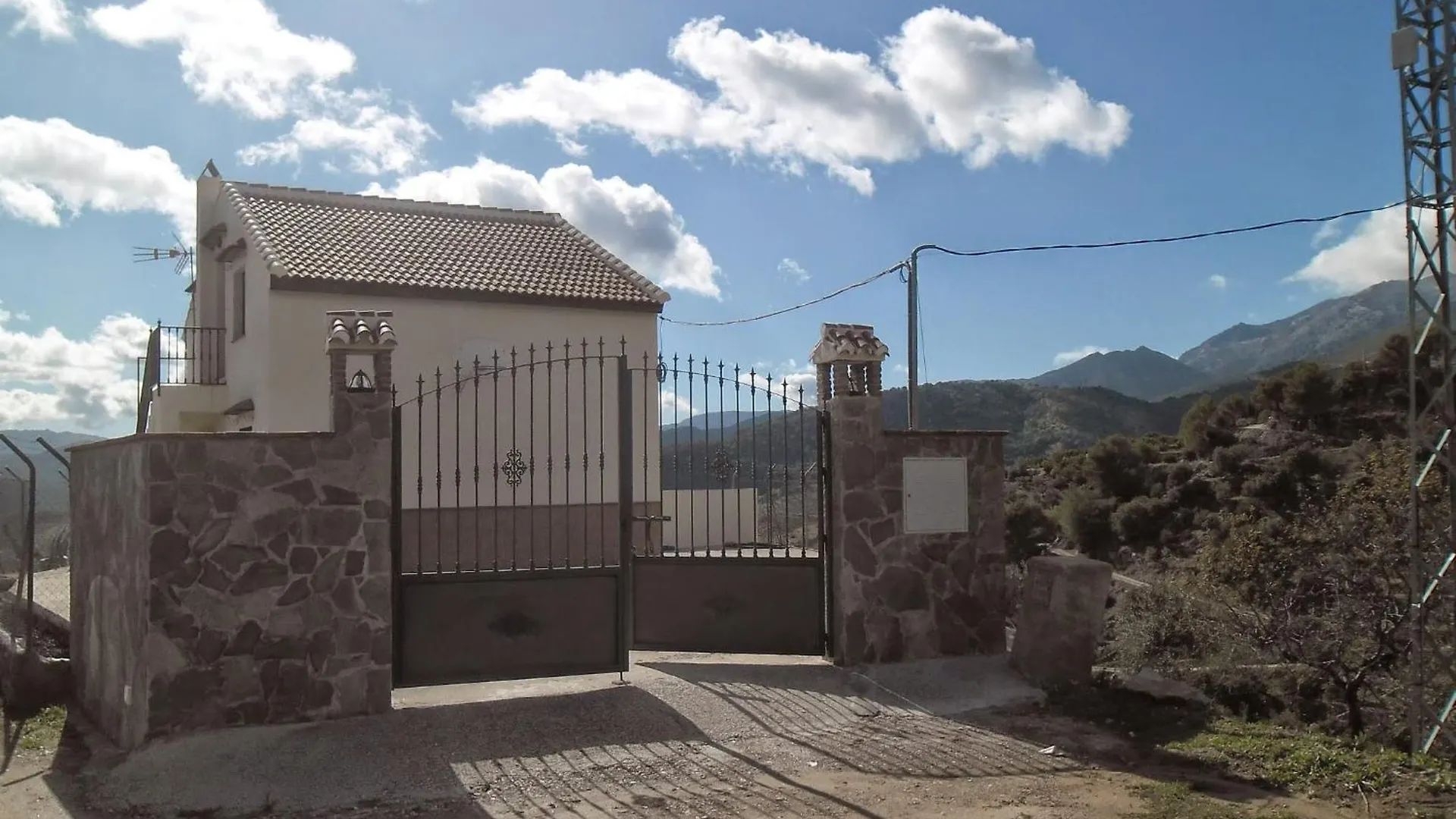 Casa Rural La Revuelta Con Las Mejores Vistas A La Naturaleza Yunquera 0*,